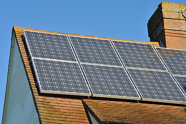 포토 JPG 해외이미지 주간 지붕 주택 풍경 사람없음 야외 태양에너지 집열판 해외202004 해외포토 자연요소 건물 그린에너지 파일형식 이미지허브