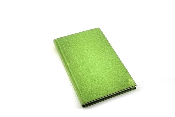 포토 JPG 해외이미지 여행 생각 사람없음 책 초록색 다이어리 공책 탐험 덮개 흰색 잡지 가죽 방향 심볼 발견 고립 해외202004 해외포토 컬러 문구용품 간행물 사무용품 뚜껑 파일형식 이미지허브