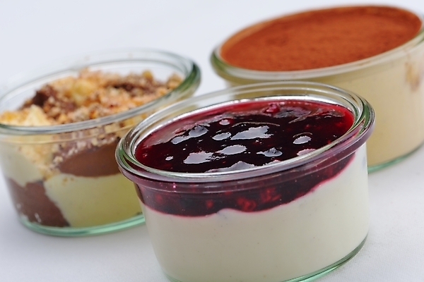 포토 JPG 해외이미지 실내 종류 사람없음 다양 세개 흰배경 푸딩 해외202004 해외포토 다수 백그라운드 디저트 3 내부 흰색 파일형식 이미지허브