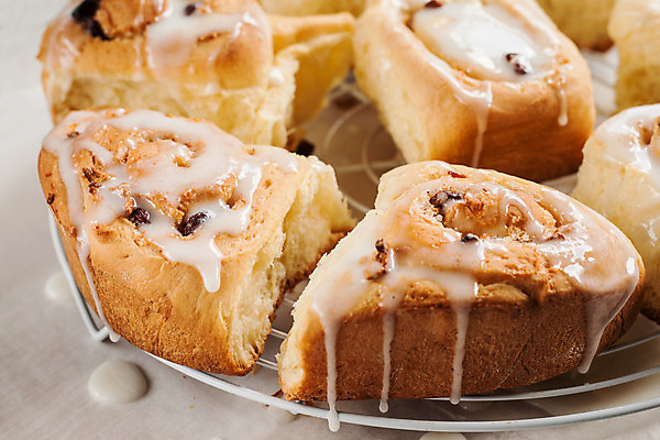 포토 JPG 해외이미지 접시 커피 음식 백그라운드 디저트 따뜻함 나선형 덴마크 사람없음 갈색 케이크 얼음 카페 빵집 우유 소용돌이 흰색 대접 신선 황금 달콤 맛 아침식사 정상 설탕 두루마리 굽기 향신료 반죽 브런치 롤 미니 번 시나몬 어려움 페스츄리 핸드메이드 해외202004 시나몬롤 해외포토 자연요소 식기 음료 빵 컬러 컨셉 무늬 유제품 북유럽 상점 식사 회오리 구이 향미료 파일형식 이미지허브