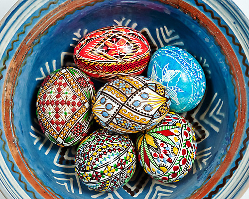 포토 JPG 해외이미지 모델 전통 디자인 계절 기독교 종교 십자가 패턴 휴가 부활절 여러명 사람없음 장식 컬러풀 바구니 평화 계란 페인트 도자기 그리기 사발 닫기 심볼 묘사 오브젝트 질감 기념품 지역 루마니아 민화 예시 인기 많음 해외202004 해외포토 기념일 유럽 컬러 다수 컨셉 무늬 모션 사람 알 사기그릇 그림 파일형식 이미지허브