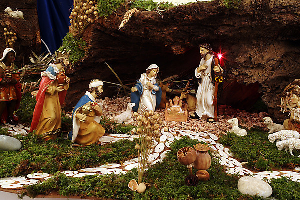 포토 JPG 해외이미지 남자 기독교 종교 크리스마스 엄마 휴가 천사 사람없음 조각상 교회 평화 성경 피규어 아기 예수 영혼 아빠 양치기 성자 야간 왕 장면 신성 양고기 밀짚 요셉 베들레헴 신앙심 해외202004 해외포토 자연요소 직업 기념일 컨셉 종교용품 가족 육류 사람 조형물 미니어처 신_종교 짚 파일형식 이미지허브