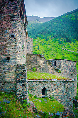 포토 JPG 해외이미지 문화 여행 건축양식 산 주택 협상 사람 사람없음 야외 건물 마을 바위 성 중세 남쪽 옛날 조지아 해외202004 해외포토 건축물 건축 비즈니스 돌_바위 역사 방향 동유럽 파일형식 이미지허브