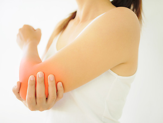 포토 JPG 해외이미지 백인 손 여자 백그라운드 컨셉 신체 부분 손가락 근육 건강 사람 성인 사람없음 약 고통 터치 흰색 잡기 마사지 질병 상처 손목 피부 어깨 관절염 방문 문제 팔 테라피 돌봄 물리치료사 팔꿈치 해외202004 해외포토 서양인 감정 컬러 의학 모션 신체부위 뷰티 치료사 파일형식 이미지허브