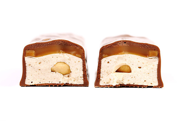 포토 JPG 해외이미지 음식 조각 백그라운드 포장 디저트 사탕 사람없음 갈색 초콜릿 어둠 기쁨 견과류 흰색 바 오픈 달콤 유혹 설탕 먹기 영양 슛 칼로리 코코아 중독 토막 고립 스터핑 카카오 캐러멜 해외202004 해외포토 감정 음료 컬러 컨셉 모션 맛 파일형식 이미지허브