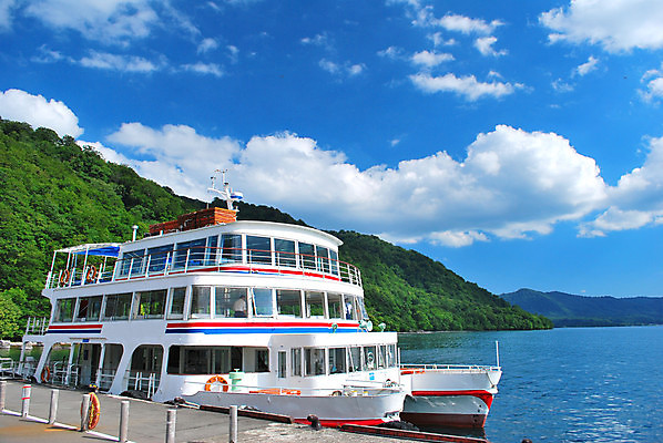 포토 JPG 해외이미지 구름 아시아 호수 바다 여행 컨셉 비즈니스 교통시설 하늘 추상 휴가 휴식 산 동양인 사람없음 야외 물 여름 평화 침묵 고요 보트 심볼 승객 경영 해외202004 해외포토 자연요소 계절 나라 교통 무늬 배_교통 인종 소리 시설 파일형식 이미지허브