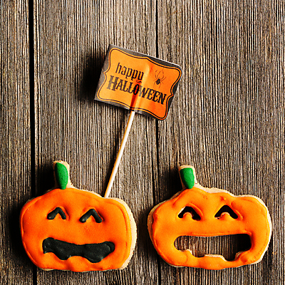 포토 JPG 해외이미지 백그라운드 탁자 디저트 사람없음 장식 쿠키 할로윈 달콤 잭오랜턴 핸드메이드 해외202004 해외포토 음식 가구 맛 파일형식 이미지허브