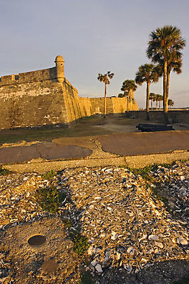 포토 JPG 해외이미지 나무 공원 벽 바다 여행 사람없음 관광지 야자수 탑 미국 성 역사 보호 군용 싸움 보안 대포 대서양 천연기념물 랜드마크 명승지 열대기후 측량사 플로리다 해외202004 해외포토 식물 직업 건축물 공공시설 무기 컨셉 북아메리카 모션 군대 안전 풍경 파일형식 이미지허브