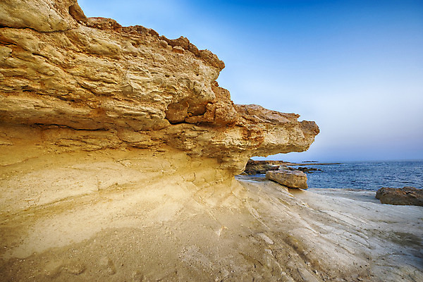 포토 JPG 해외이미지 계절 바다 섬 여행 자연 하늘 풍경 해변 사람없음 야외 물 여름 파란색 컬러풀 노란색 맑음 일몰 바위 만 황금 지중해 언덕 사암 수평선 해외202004 해외포토 사이프러스공화국 자연요소 유럽 컬러 날씨 노을 돌_바위 생태계 파일형식 이미지허브