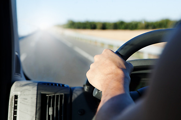 포토 JPG 해외이미지 1 손 계절 여자 남자 도로 여행 창문 학교 교통시설 자동차 휴가 실내 관리 안전 사람 앉기 사람없음 야외 내부 파란색 태양 운전 흰색 잡기 비즈니스맨 바퀴 고속도로 운전사 속도 탐색 계기판 무료 속도계 자동 해외202004 해외포토 자연요소 직업 교육 길 육상교통 컬러 교통 비즈니스 모션 신체부위 직장인 시설 파일형식 이미지허브