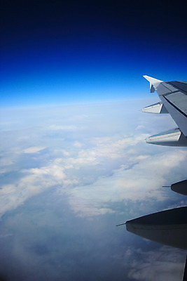 포토 JPG 해외이미지 구름 여행 백그라운드 날개 비즈니스 창문 교통시설 자연 하늘 휴가 비행기 사람없음 파란색 기계 자유 흰색 바퀴 파일럿 땅 도착 항공 속도 출발 활주로 제트기 승객 엔진 대패 착륙 해외202004 해외포토 자연요소 직업 길 컬러 교통 컨셉 항공교통 대중교통 시설 생태계 파일형식 이미지허브