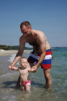 포토 JPG 해외이미지 백인 라이프스타일 남자 딸 행복 어린이 바다 가족 자연 놀이 휴가 함께함 건강 미소 웃음 두명 여름 운동 걷기 아기 가르침 아빠 휴양지 걸음마 헬프 해외202004 해외포토 서양인 계절 교육 감정 컨셉 관계 모션 표정 사람 생활 장소 도움 생태계 파일형식 이미지허브