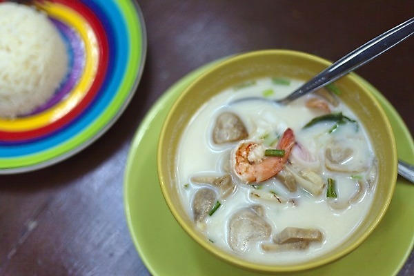 포토 JPG 해외이미지 전통 접시 문화 음식 바다 토마토 태국 고추 새우 육류 어류 요리 동양인 사람없음 빨간색 초록색 식사 저녁식사 버섯 우유 흰색 신선 뜨거움 사발 맛 수프 먹기 레몬 허브 해산물 향신료 매움 라임 코코넛 점심식사 해외202004 해외포토 식물 식기 아시아 컬러 컨셉 채소 과일 식재료 모션 유제품 갑각류 인종 수중동물 사기그릇 향미료 파일형식 이미지허브