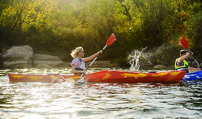 포토 JPG 해외이미지 커플 여자 남자 호수 여행 풍경 상반신 성인 야외 두명 물 여름 강 젖음 바위 카약 노젓기 뱃놀이 성인만 해외202004 해외포토 자연요소 계절 배_교통 관계 모션 사람 전통놀이 돌_바위 수상스포츠 파일형식 이미지허브
