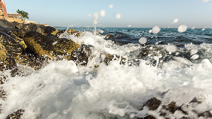 포토 JPG 해외이미지 파도 바다 여행 아프리카 자연 하늘 풍경 사람없음 물 파란색 바위 장면 암초 대서양 해외202004 해외포토 자연요소 나라 컬러 돌_바위 생태계 파일형식 이미지허브