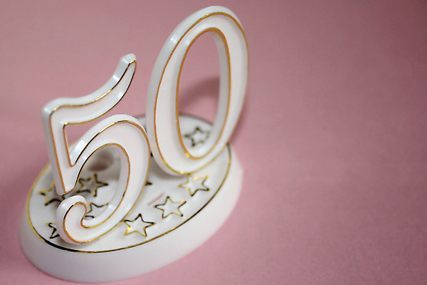 포토 JPG 해외이미지 모양 기념일 백그라운드 사람없음 숫자 흰색 축하 생일 날짜 황금 심볼 오브젝트 사인 세기 특별함 해외202004 해외포토 문자 컬러 컨셉 모션 이벤트 파일형식 이미지허브