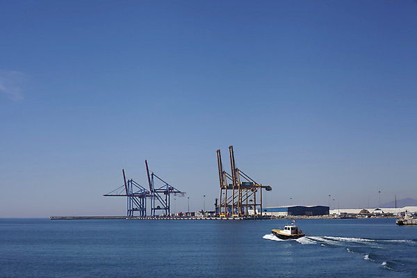 포토 JPG 해외이미지 산업 바다 비즈니스 교통시설 사람없음 세계 글로벌 쌓기 항구 트럭 화물 보트 상품 컨테이너 조선소 창고 기중기 무역 함선 상업 수납 포트 지게차 물류 분배 터미널 세관 해외202004 해외포토 교통 배_교통 모션 자동차 운송업 중장비 시설 파일형식 관세청 이미지허브