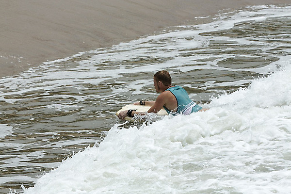 포토 JPG 해외이미지 남자 스포츠 파도 바다 여행 포즈 신체 모션 자연 날씨 통 한명 풍경 야외 초록색 물 여름 파란색 운동 힘 에너지 서핑보드 액체 서핑 떨어짐 승차 위험 시원함 하와이 태평양 분무기 튜브 서퍼 혁명 해외202004 해외포토 자연요소 1 계절 컬러 컨셉 운동선수 건강 사람 미국 수상스포츠 보드_스포츠 생태계 파일형식 이미지허브