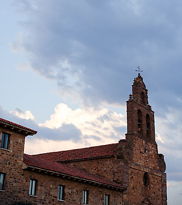 포토 JPG 해외이미지 외관 종교 백그라운드 건축양식 하늘 사람없음 야외 건물 파란색 교회 탑 종 도시 중세 역사 스페인 종탑 스페인어 옛날 해외202004 해외포토 건축물 건축 유럽 컬러 종교건축 파일형식 이미지허브