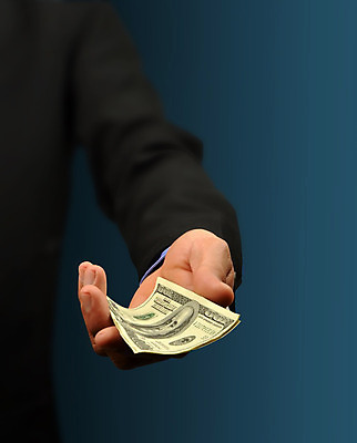 포토 JPG 해외이미지 손 남자 종이 백그라운드 컨셉 돈 비즈니스 사람 성인 사람없음 금융 달러 흰색 잡기 업무 비즈니스맨 구매 주기 기부 계산서 해외202004 해외포토 컬러 모션 신체부위 경제 쇼핑 작업 직장인 재산 파일형식 이미지허브