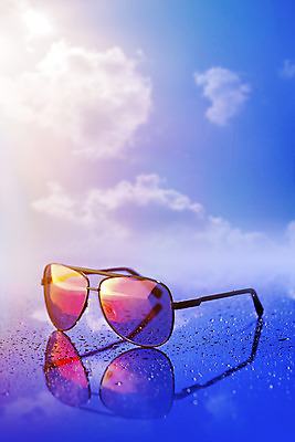 포토 JPG 해외이미지 안경 하늘 사람없음 여름 빛 선글라스 태양 반사 젖음 보호 그늘 오브젝트 자외선 해외202004 해외포토 자연요소 잡화 계절 컨셉 파일형식 이미지허브