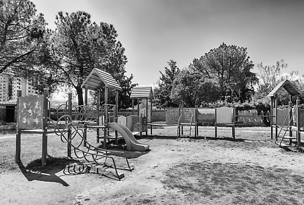 포토 JPG 해외이미지 공원 어린이 스포츠 백그라운드 건축양식 놀이 하늘 새로움 아파트 사람없음 야외 빨간색 초록색 파란색 컬러풀 장난감 운동 계단 장비 흰색 도시 미끄럼틀 놀이터 플라스틱 체육관 개발 고립 해외202004 해외포토 공공시설 건축 컬러 컨셉 재질 주택 건강 사람 놀이기구 파일형식 이미지허브