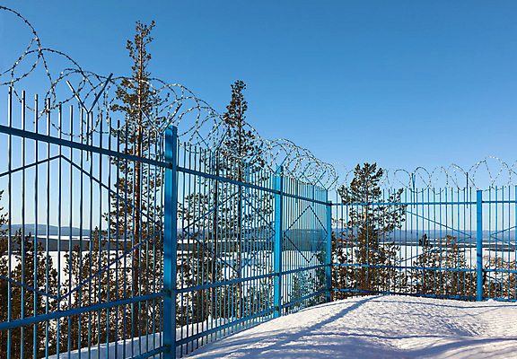 포토 JPG 해외이미지 겨울 하늘 산 사람없음 야외 금속 추위 보안 해외202004 해외포토 계절 재질 안전 파일형식 이미지허브