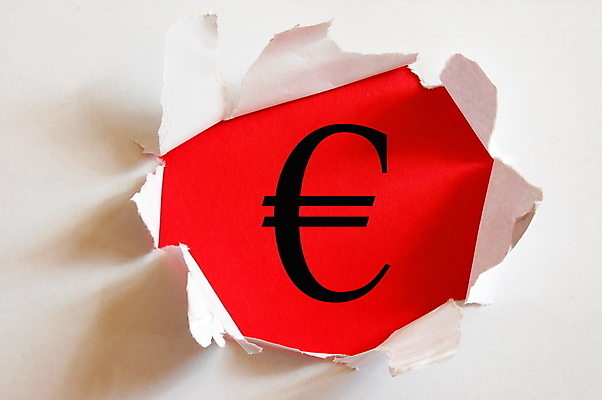 포토 JPG 해외이미지 종이 컨셉 돈 비즈니스 성공 아이디어 사람없음 빨간색 금융 달러 동전 공백 저축 유로 구멍 폭발 투자 상업 시트 계산서 수입 해외202004 해외포토 컬러 경제 재산 파일형식 이미지허브