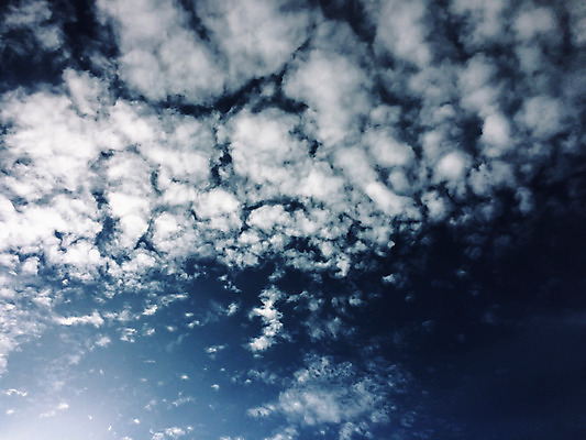 포토 JPG 해외이미지 구름 백그라운드 자연 하늘 날씨 풍경 사람없음 야외 파란색 빛 햇빛 태양 우주 어둠 일몰 새벽 회색 가을 흰색 분위기 질감 폭풍 천국 솜털 폭풍우 해외202004 해외포토 자연요소 계절 컬러 컨셉 노을 비_날씨 자연재해 생태계 파일형식 이미지허브