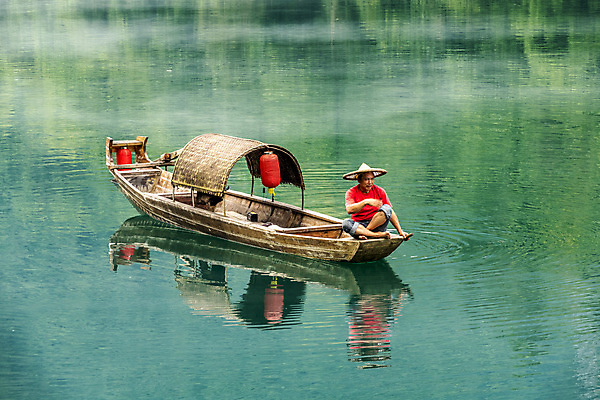 포토 JPG 해외이미지 호수 자연 하늘 산 한명 야외 초록색 물 파란색 강 중국 안개 흰색 작음 낚시꾼 동쪽 내추럴 해외202004 해외포토 자연요소 1 아시아 컬러 날씨 사람 크기 방향 생태계 파일형식 이미지허브