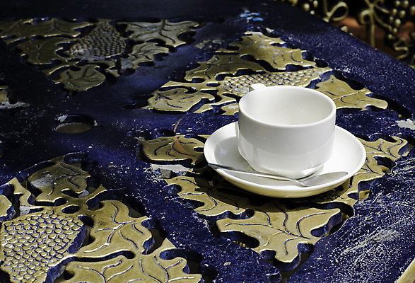 포토 JPG 해외이미지 1 전통 식기 접시 디자인 커피 음료 유리 탁자 주택 손잡이 사람없음 컵 빛 숟가락 카페 에너지 머그컵 수확 흰색 기구 바 도자기 액체 클래식 우아함 차 맛 아침식사 찻잔 큼 컵받침 심볼 오브젝트 싱글 심플 단절 백자 양조 스타일 해외202004 해외포토 컬러 가구 컨셉 농업 재질 잔 수저 건물 상점 식사 크기 받침대 파일형식 이미지허브