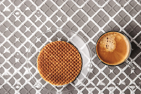 포토 JPG 해외이미지 접시 디자인 커피 음료 음식 백그라운드 패턴 유리 디저트 요리 사람없음 컵 가로 갈색 과자 회색 바위 흰색 뜨거움 투명 달콤 맛 아침식사 굽기 먹기 크림 아로마 향 안심 와플 페스츄리 해외202004 해외포토 식기 빵 컬러 컨셉 무늬 모션 재질 육류 식사 돌_바위 구이 파일형식 이미지허브