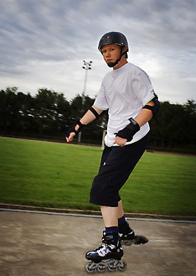 포토 JPG 해외이미지 라이프스타일 어린이 스포츠 포즈 이동 모션 건강 한명 사람 소년 야외 10대 여름 운동 스케이트 스케이팅 보호 소프트포커스 헬멧 롤러 스케이터 해외202004 해외포토 1 계절 남자 스포츠용품 컨셉 청소년 겨울스포츠 운동선수 촬영기법 생활 보호장비 파일형식 이미지허브