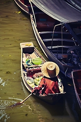 포토 JPG 해외이미지 전통 아시아 음식 여행 농업 과일 비즈니스 교통시설 태국 노동자 사람 사람없음 야외 물 쇼핑 강 햇빛 세일 맑음 시골 신선 보트 시장 구매 나룻배 무역 방콕 운하 지역 매각 명승지 이국적 인기 해외202004 해외포토 자연요소 직업 나라 산업 교통 배_교통 날씨 풍경 태양 시설 파일형식 이미지허브