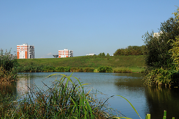 포토 JPG 해외이미지 자연 하늘 사람없음 건물 초록색 물 파란색 정원 프랑스 연못 재산 지역 해외202004 해외포토 자연요소 건축물 유럽 컬러 금융 생태계 파일형식 이미지허브