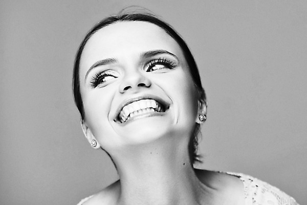 포토 JPG 해외이미지 백인 모델 1 응시 여자 행복 감정 얼굴 백그라운드 한명 사람 성인 10대 금발 머리 유행 놀람 화장품 흰색 표현 입 화려 무서움 피부 내추럴 고립 스타일 해외202004 해외포토 서양인 헤어스타일 시선 컬러 컨셉 청소년 표정 신체부위 뷰티 파일형식 이미지허브