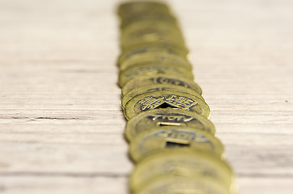 포토 JPG 해외이미지 디자인 백그라운드 돈 곡선 동양인 사람없음 장식 빨간색 태양 금속 동전 중국 수확 골동품 흰색 행운 재산 황금 심볼 오브젝트 질감 청동 고립 해외202004 해외포토 자연요소 아시아 선 컬러 컨셉 농업 재질 인종 금융 파일형식 이미지허브