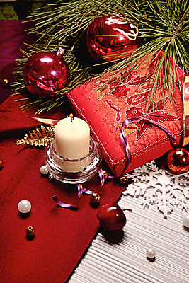 포토 JPG 해외이미지 나무 전통 계절 백그라운드 크리스마스 겨울 공 유리 휴가 새로움 새해 기념 사람없음 장식 빨간색 빛 컬러풀 축제 흰색 나뭇가지 축하 눈송이 12월 자르기 연도 구슬 오브젝트 전나무 거짓말 구성 노엘 해외202004 해외포토 식물 기념일 컬러 컨셉 모션 재질 눈_날씨 날짜 파일형식 이미지허브