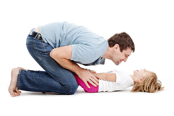 포토 JPG 해외이미지 백인 딸 행복 어린이 백그라운드 2 가족 바닥 함께함 사랑 미소 사람 성인 두명 기쁨 흰색 잡기 아빠 결합 작음 거짓말 고립 해외202004 해외포토 서양인 감정 컬러 컨셉 관계 모션 표정 크기 파일형식 이미지허브