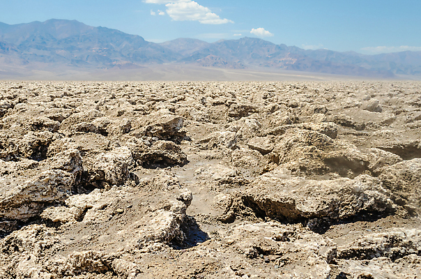 포토 JPG 해외이미지 공원 호수 백그라운드 패턴 골프 하늘 산 바닥 건조 풍경 사람없음 가로 파란색 계곡 미국 사막 탐험 흰색 죽음 뜨거움 황무지 악마 강의 질감 캘리포니아 소금 가뭄 온도 대야 벌거벗은 상상력 어려움 전국 해외202004 해외포토 공공시설 컬러 북아메리카 무늬 날씨 구기 파일형식 이미지허브