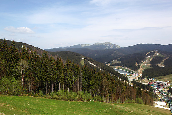 포토 JPG 해외이미지 나무 유럽 여행 건축양식 자연 휴가 산 주택 풍경 경사 사람없음 야외 건물 초록색 여름 마을 계곡 시골 도시 숲 언덕 시골집 휴양지 우크라이나 해외202004 해외포토 식물 건축물 계절 건축 나라 컬러 장소 생태계 파일형식 이미지허브