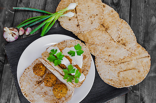 포토 JPG 해외이미지 접시 음식 빵 다이어트 토마토 공 양파 오이 콩 파슬리 건강 스웨덴 육류 요리 사람없음 식당 식사 저녁식사 샐러드 소고기 튀김 신선 상추 미트볼 굽기 지중해 민트 허브 동쪽 그리스인 점심식사 땅바닥 병아리콩 아랍어 타파스 해외202004 해외포토 서양인 식물 식기 바다 채소 식재료 곡류 바닥 북유럽 상점 애피타이저 구이 방향 파일형식 이미지허브