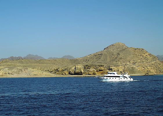 포토 JPG 해외이미지 바다 백그라운드 자연 하늘 휴가 휴식 풍경 사람없음 야외 물 여름 파란색 태양 보트 장면 파라다이스 수평선 해외202004 해외포토 자연요소 계절 컬러 컨셉 배_교통 생태계 파일형식 이미지허브