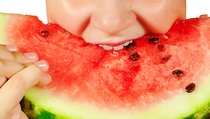 포토 JPG 해외이미지 여자 행복 얼굴 어린이 음식 과일 손가락 수박 관리 소녀 사람없음 빨간색 초록색 여름 아기 먹기 숙성 해외202004 해외포토 손 계절 감정 컬러 모션 사람 신체부위 파일형식 이미지허브