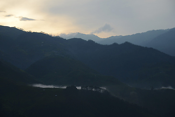 포토 JPG 해외이미지 식물 아시아 지구 음식 여행 자연 아침 산 풍경 사람없음 초록색 환경 계곡 수확 안개 흰색 땅 베트남 땅바닥 생태학 해외202004 해외포토 주간 교육 나라 컬러 농업 날씨 바닥 동남아시아 생태계 파일형식 이미지허브