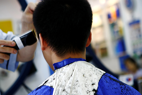 포토 JPG 해외이미지 남자 관리 사람없음 유행 상점 기계 장비 공구 머리빗 미용사 이발 자르기 서비스 이발소 스타일리스트 이발사 해외202004 해외포토 직업 모션 사람 도구 미용용품 뷰티샵 파일형식 이미지허브