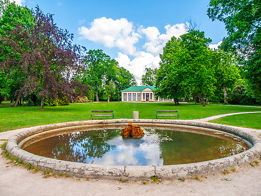 포토 JPG 해외이미지 나무 구름 공원 하늘 주택 사람없음 건물 물 정원 맑음 스파 작가 분수 지역 체코 타운 기념물 보헤미아 시인 해외202004 해외포토 자연요소 식물 직업 건축물 공공시설 유럽 날씨 도시 파일형식 이미지허브