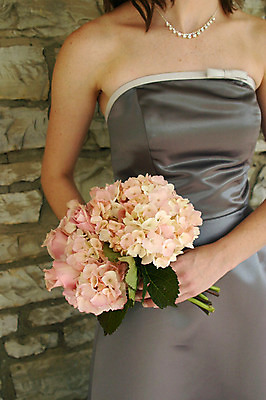 포토 JPG 해외이미지 전통 라이프스타일 손 드레스 계절 여자 꽃 행복 분홍색 꽃다발 결혼 꽃무늬 결혼식 관리 사랑 사람없음 야외 장미 노란색 유행 봄 흰색 가운 우아함 닫기 묘사 들러리 명예 해외202004 해외포토 식물 옷 감정 컬러 컨셉 무늬 모션 사람 이벤트 생활 신체부위 하객 파일형식 이미지허브