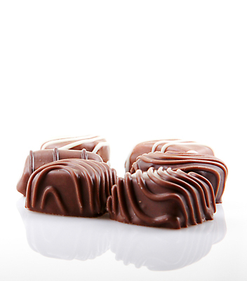 포토 JPG 해외이미지 모양 음식 조각 백그라운드 크리스마스 2 패턴 추상 디저트 발렌타인데이 사탕 선물 사랑 이벤트 사람없음 장식 갈색 초콜릿 검은색 어둠 기쁨 우유 흰색 하트 달콤 맛 유혹 설탕 배열 먹기 심볼 묘사 질감 칼로리 코코아 중독 고립 카카오 해로움 해외202004 해외포토 기념일 감정 음료 컬러 컨셉 무늬 모션 데이이벤트 유제품 파일형식 이미지허브