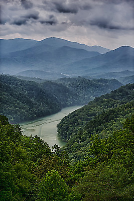 포토 JPG 해외이미지 나무 구름 공원 호수 자연 하늘 아침 산 풍경 사람없음 야외 물 빛 강 햇빛 반사 평화 일출 침묵 황혼 일몰 새벽 안개 가을 황무지 황금 연기 숲 큼 속도 북쪽 멀리 뿌연 전국 해외202004 해외포토 주간 자연요소 식물 계절 공공시설 컨셉 날씨 태양 노을 소리 크기 방향 생태계 파일형식 이미지허브